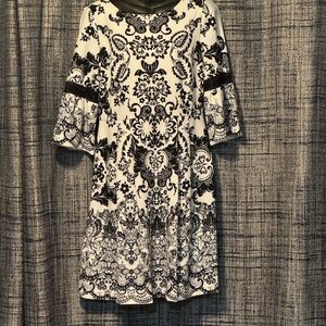 Beautiful Sandra Darren dress with lace inserts in the sleeves